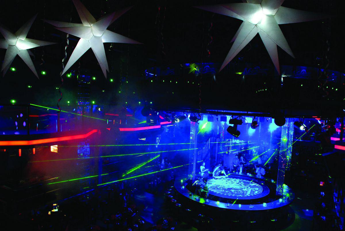 新咆哮夜总会的设计,以现代大气的手法为背景